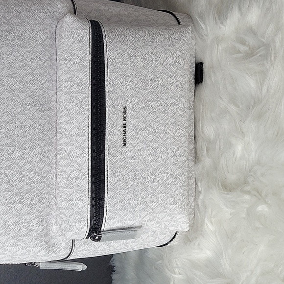 NWT MICHAEL KORS Cooper‎ Large Bright White  Signature Backpack - Picture 3 of 10